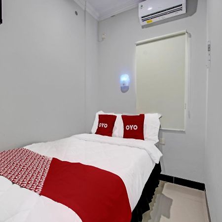 Oyo 91686 Triple S Hotel Malioboro 요그야카르타 외부 사진