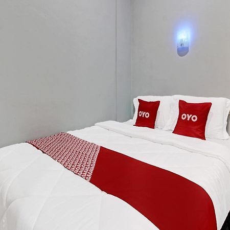 Oyo 91686 Triple S Hotel Malioboro 요그야카르타 외부 사진