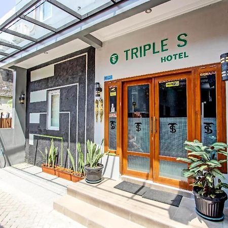 Oyo 91686 Triple S Hotel Malioboro 요그야카르타 외부 사진