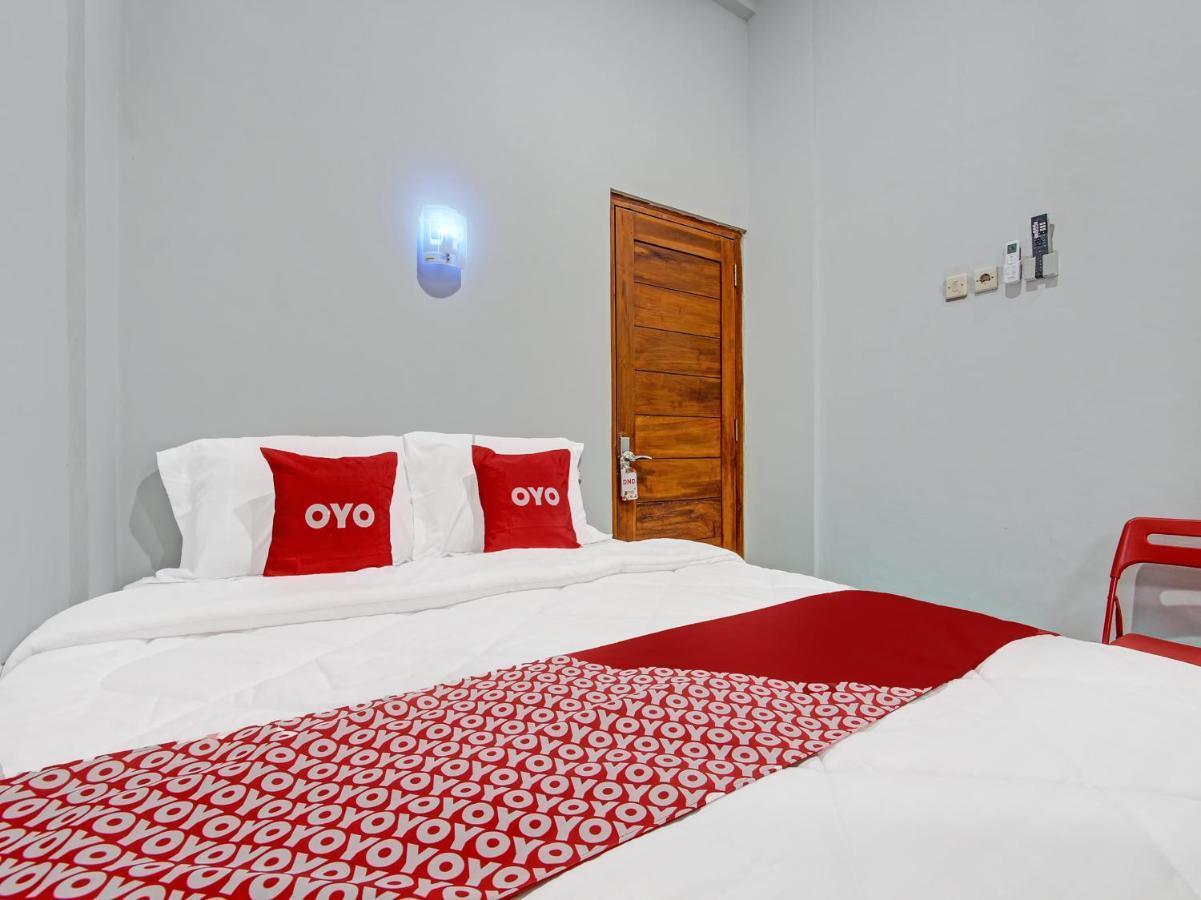 Oyo 91686 Triple S Hotel Malioboro 요그야카르타 외부 사진