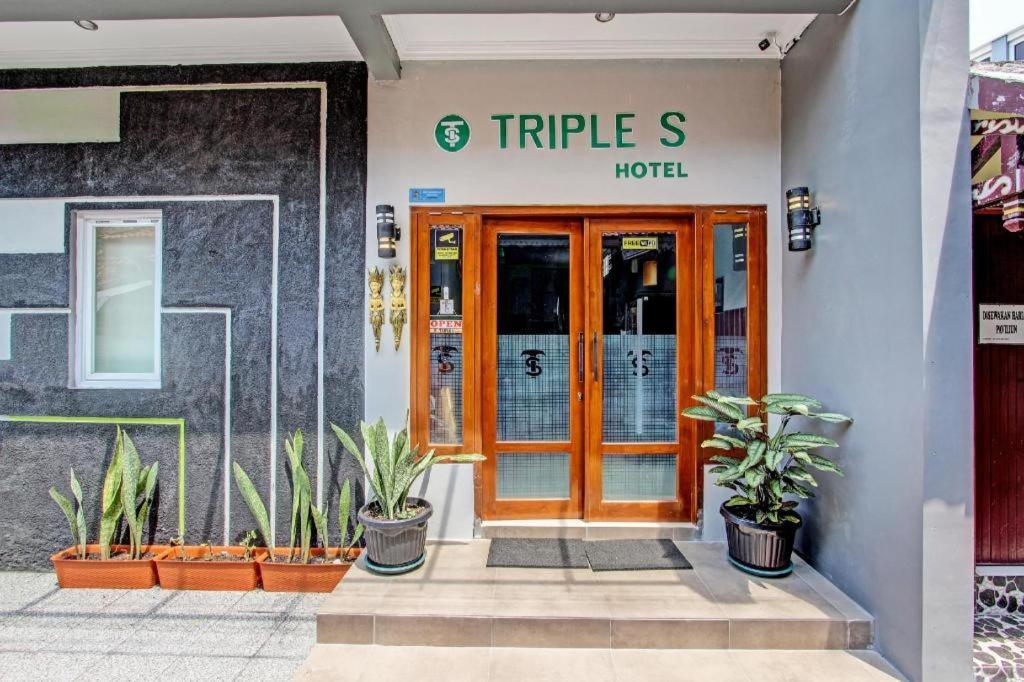 Oyo 91686 Triple S Hotel Malioboro 요그야카르타 외부 사진