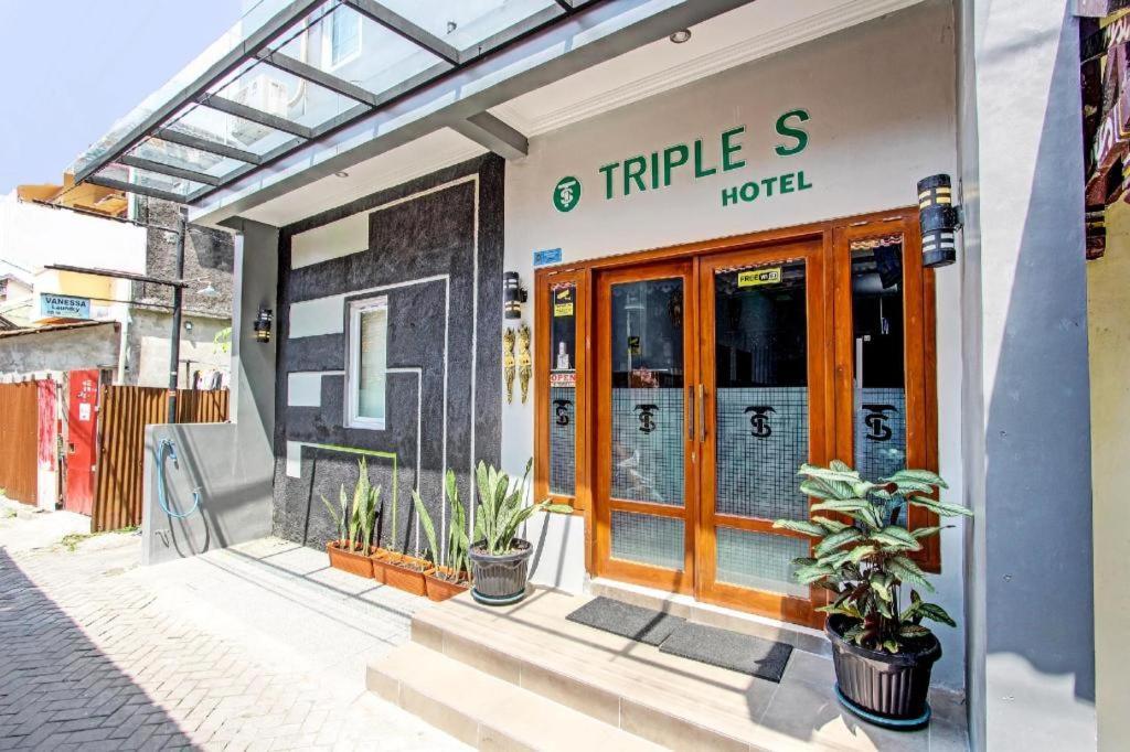 Oyo 91686 Triple S Hotel Malioboro 요그야카르타 외부 사진